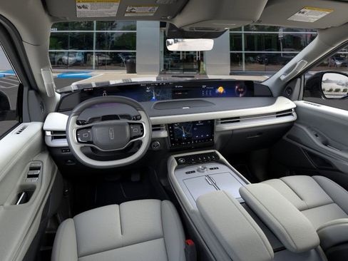 New 2026 Lincoln Navigator Premiere image 9