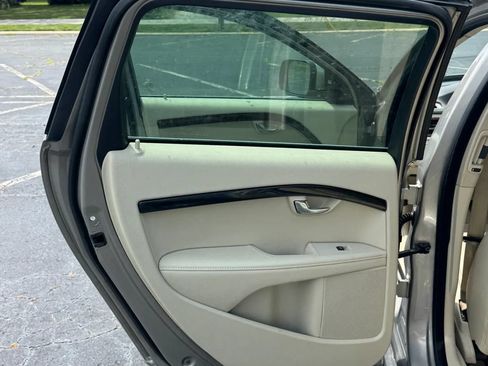 Used 2015 Volvo XC70 T6 AWD/4WD image 16