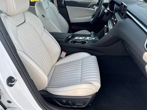 Used 2025 Genesis G70 2.5T w/ Sport Prestige Package image 13