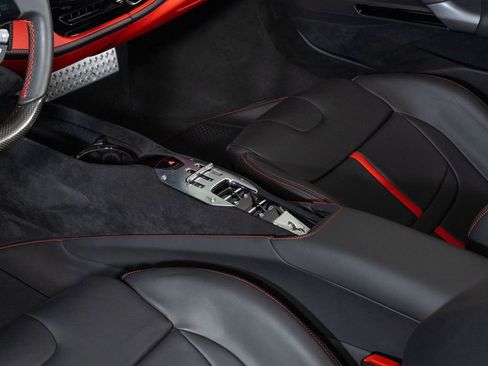 Used 2022 Ferrari SF90 Spider image 40