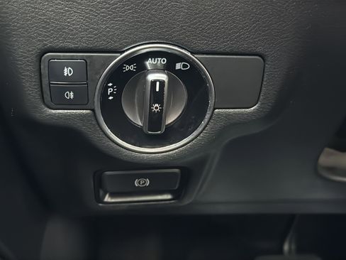 Used 2018 INFINITI QX30 Premium w/ Navigation Package image 35