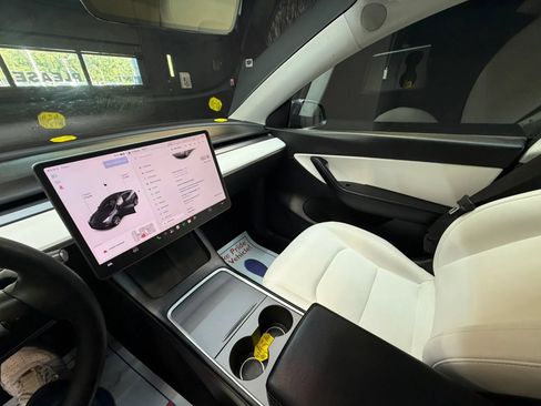 Used 2021 Tesla Model Y Long Range AWD/4WD image 24