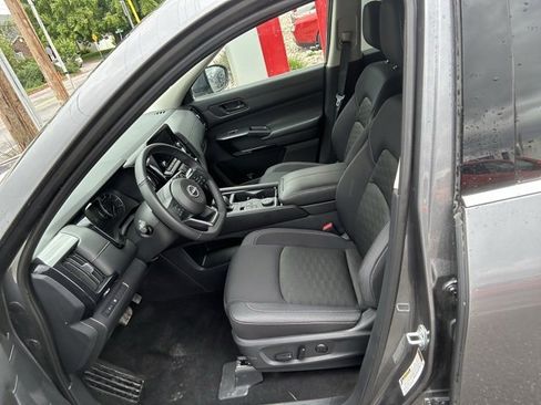 Certified 2024 Nissan Pathfinder SV image 7