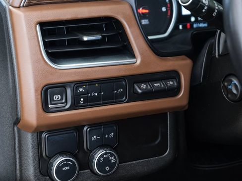Used 2021 Chevrolet Suburban High Country RWD image 29