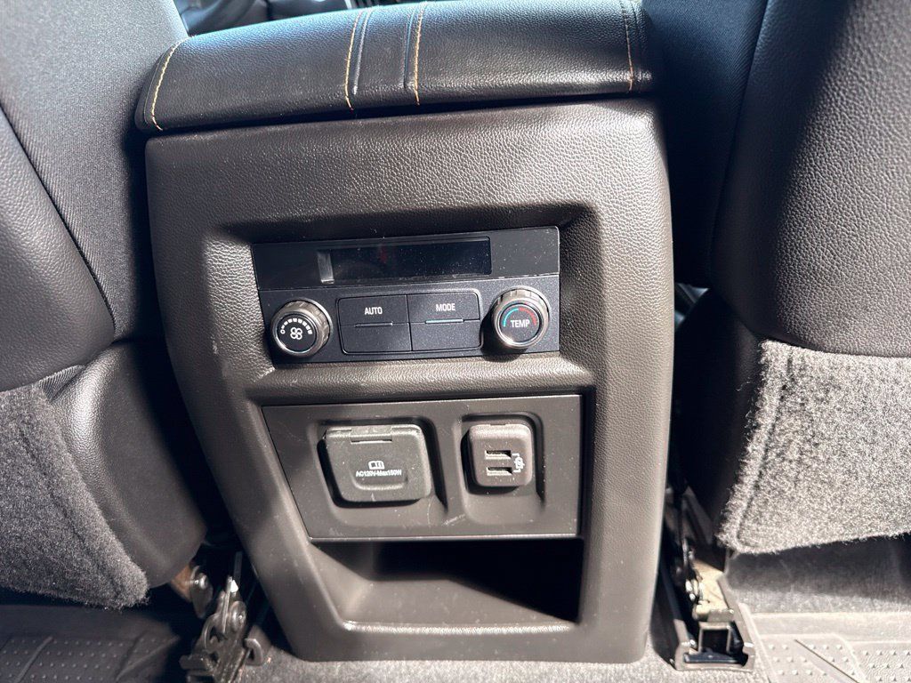 Used 2021 Chevrolet Traverse RS AWD/4WD image 16