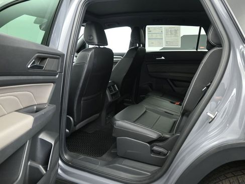 Used 2021 Volkswagen Atlas Cross Sport SE image 18