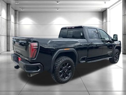 Used 2024 GMC Sierra 2500 AT4 w/ AT4 Premium Plus Package AWD/4WD image 8