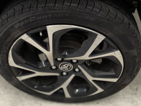 Used 2018 Toyota C-HR XLE image 11