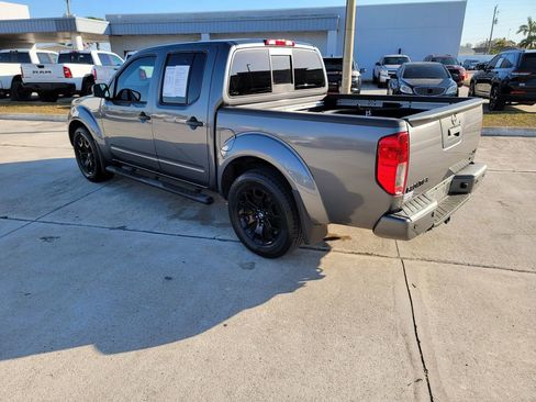 Used 2020 Nissan Frontier SV w/ Midnight Edition Floor Mats image 3