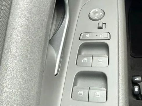 Used 2023 Hyundai Elantra SEL FWD image 17