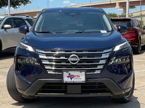 Used 2025 Nissan Rogue SV FWD image 2