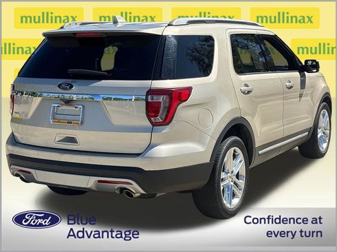 Used 2017 Ford Explorer XLT w/ Equipment Group 202A image 4