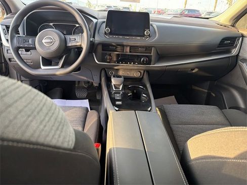 Used 2023 Nissan Rogue SV image 14