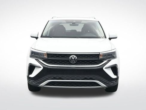 Used 2024 Volkswagen Taos SE image 2