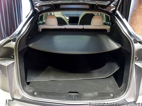 Used 2026 Tesla Model Y 2WD image 32