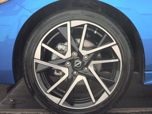 Used 2025 Nissan Sentra SR w/ SR Premium Package FWD image 6
