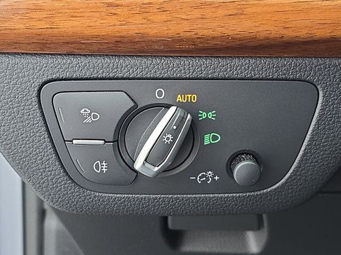 Used 2023 Audi Q5 Premium w/ Convenience Package image 26