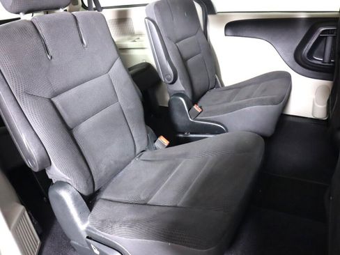 Used 2017 Dodge Grand Caravan SE FWD image 30