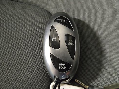 Used 2024 Hyundai Elantra SEL image 32