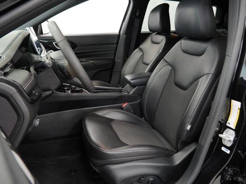 Used 2023 Jeep Compass Latitude w/ Convenience Group AWD/4WD image 7
