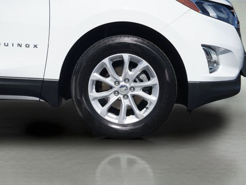 Used 2019 Chevrolet Equinox LS FWD image 4