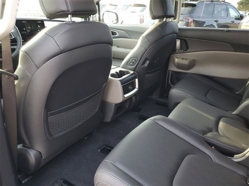 New 2026 Kia Carnival EX image 21