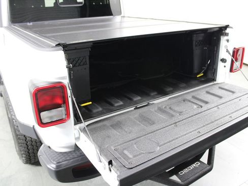 Used 2023 Jeep Gladiator Sport AWD/4WD image 15