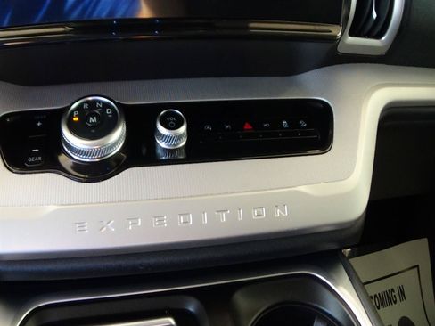 Used 2025 Ford Expedition Active AWD/4WD image 31