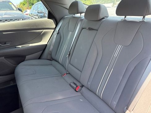 Used 2025 Hyundai Elantra SEL FWD image 17