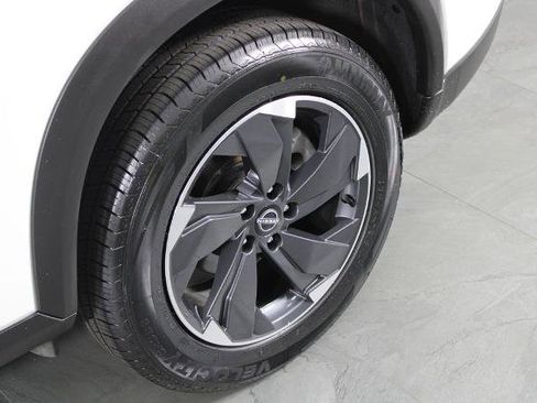 Certified 2024 Nissan Rogue SV FWD image 13