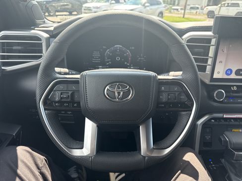 Used 2024 Toyota Tundra Platinum AWD/4WD image 18