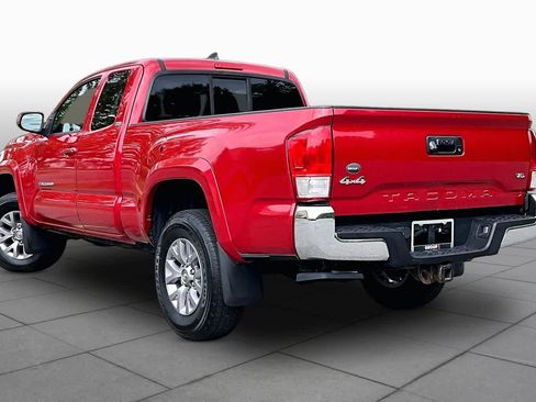 Used 2017 Toyota Tacoma SR5 AWD/4WD image 12