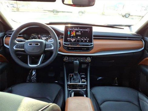 Used 2024 Jeep Compass Limited image 8