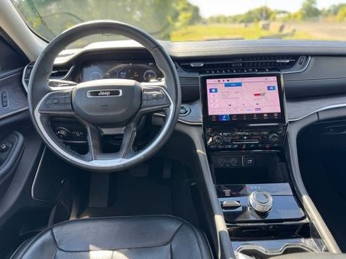 Certified 2022 Jeep Grand Cherokee Limited AWD/4WD image 13