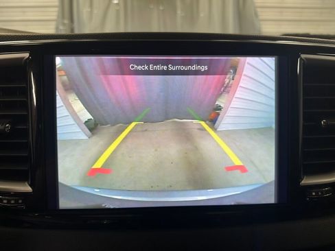 Used 2023 Chrysler Pacifica Touring-L FWD image 11