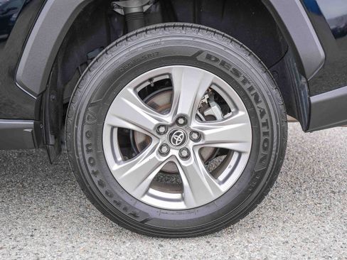 Used 2025 Toyota RAV4 XLE AWD/4WD image 11