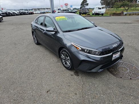 Used 2023 Kia Forte LXS image 7