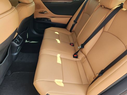 New 2025 Lexus ES 300h w/ Premium Package image 24