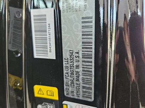 Used 2025 Jeep Gladiator Rubicon w/ Convenience Group image 17