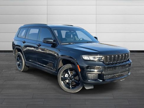 Used 2023 Jeep Grand Cherokee L Laredo image 2