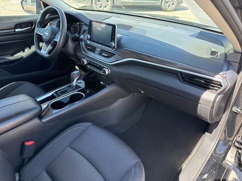 Used 2024 Nissan Altima 2.5 SV image 21