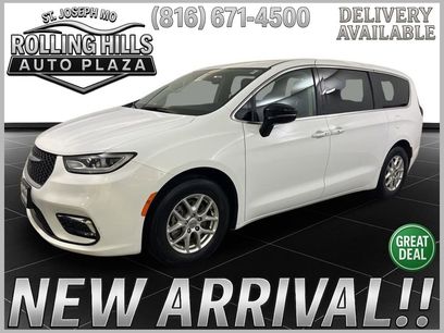Used 2024 Chrysler Pacifica Touring-L