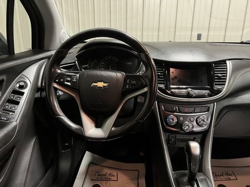 Used 2020 Chevrolet Trax LT w/ LT Convenience Package image 30