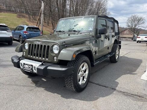Used 2015 Jeep Wrangler Unlimited Sahara w/ Connectivity Group image 3