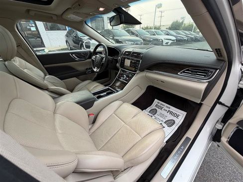 Used 2018 Lincoln Continental Select w/ Continental Climate Package AWD/4WD image 29