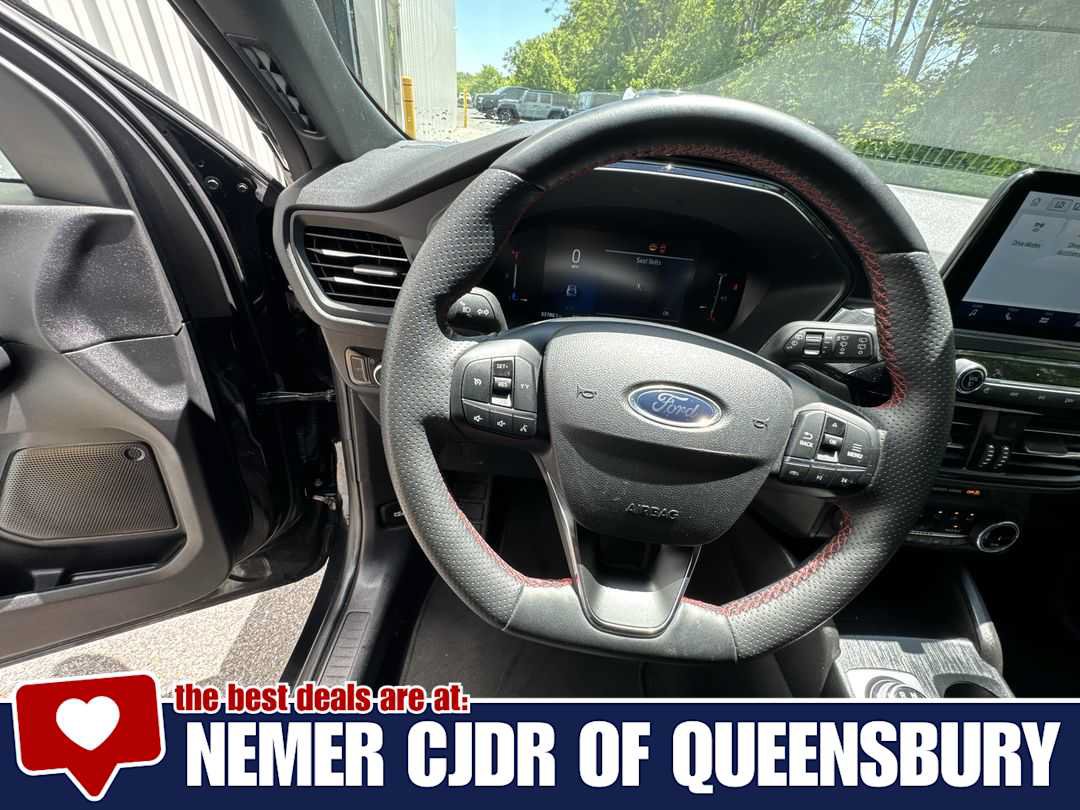 Used 2025 Ford Escape ST-Line Select AWD/4WD image 14