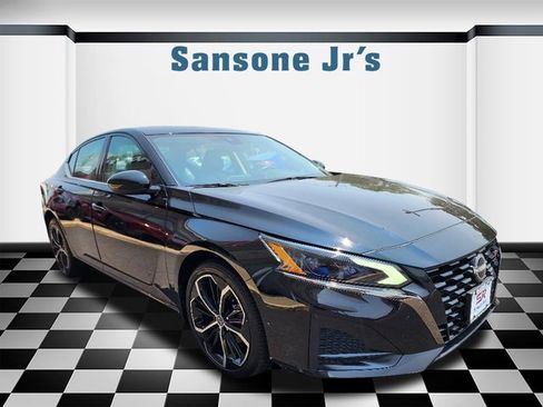 Certified 2024 Nissan Altima 2.5 SR image 1