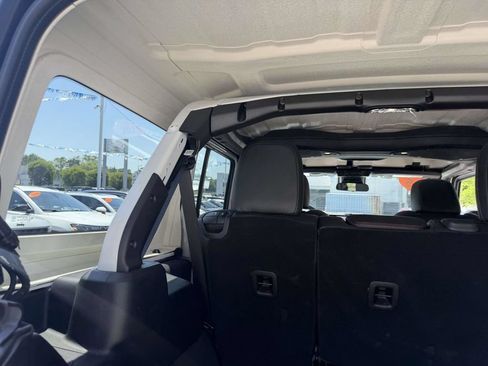 Used 2025 Jeep Wrangler Unlimited Sport AWD/4WD image 11