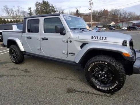 Certified 2024 Jeep Gladiator Sport AWD/4WD image 2