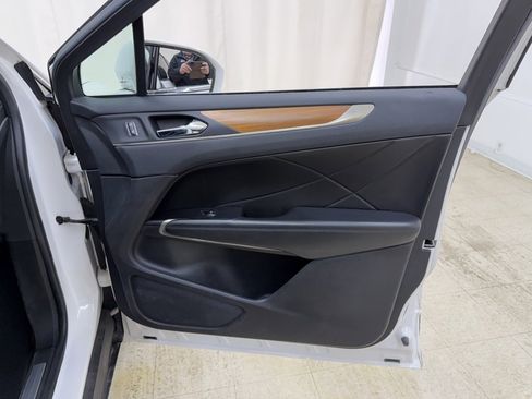 Used 2018 Lincoln MKC Select w/ Select Plus Package image 9